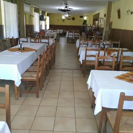 Tolgyfa Vendeglo Es Panzio Bed & Breakfast