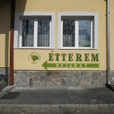 Tolgyfa Vendeglo Es Panzio Bed & Breakfast Palhaza
