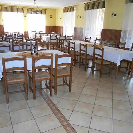 Tolgyfa Vendeglo Es Panzio Bed & Breakfast