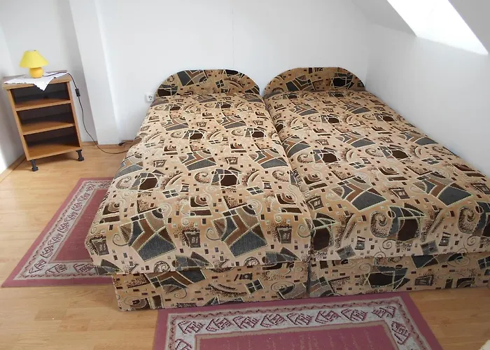 Bed & Breakfast Tolgyfa Vendeglo Es Panzio
