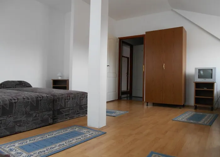 Tolgyfa Vendeglo Es Panzio Bed & Breakfast *