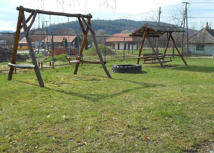 Tolgyfa Vendeglo Es Panzio Bed & Breakfast